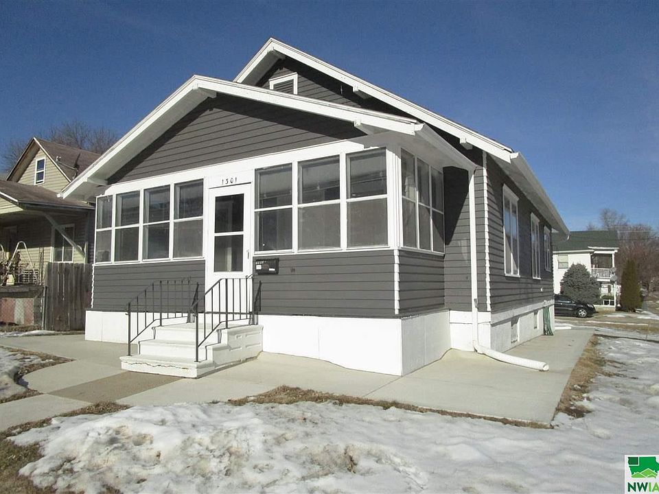 1st image of 1301 Villa Ave