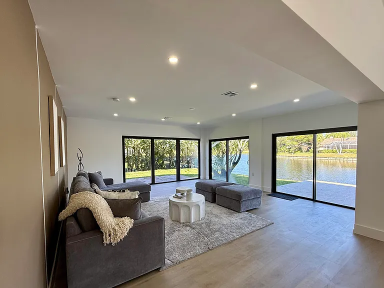 2281 Seaford Dr — Photo 6