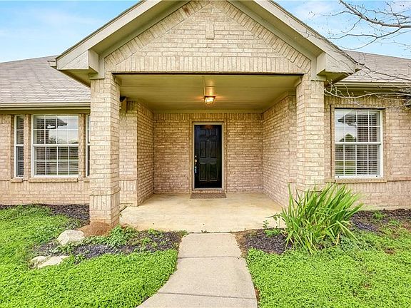 3rd image of 845 Fairview Dr