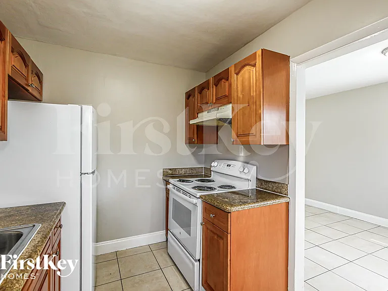 1943 Thomas St — Photo 8