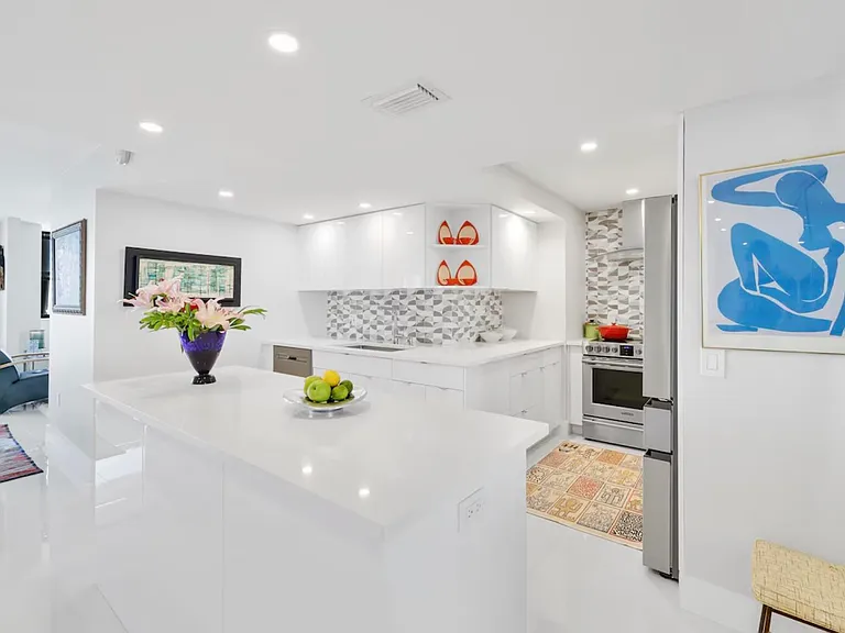 5600 N Flagler Dr #2509 — Photo 3