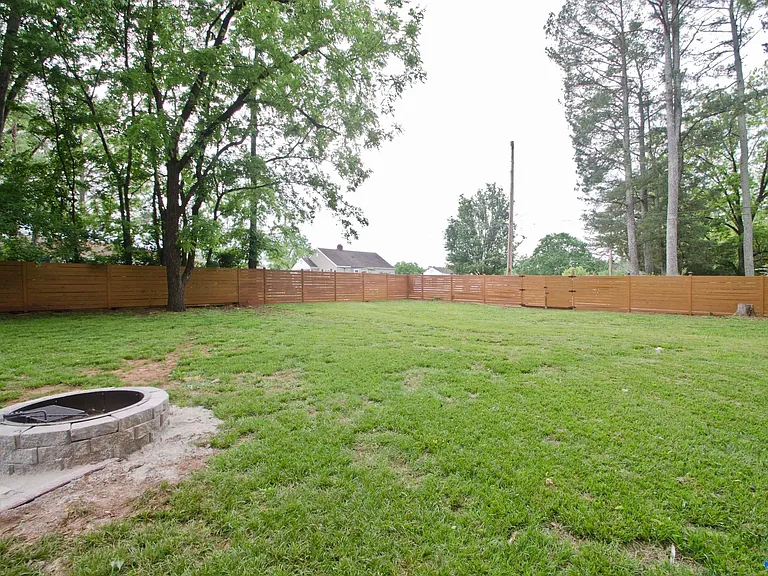 1105 9th St SE — Photo 32