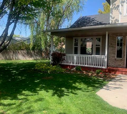 Large side yard.