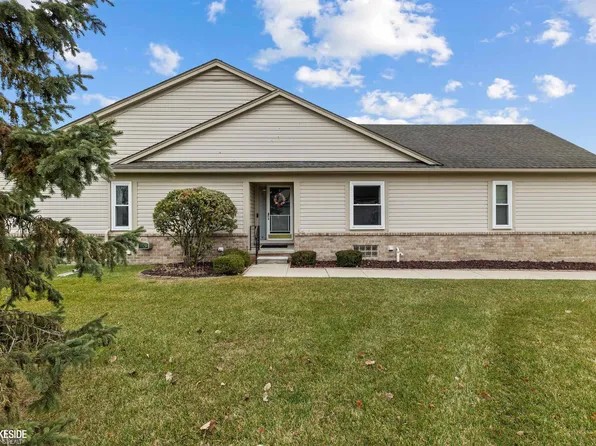 34166 Birchway Cir, Sterling Heights, MI 48312