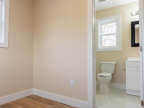 5th image of 3495 Bloomfield Rd #3