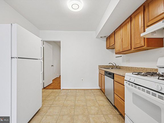 5th image of 348 Ripka St Floor 2