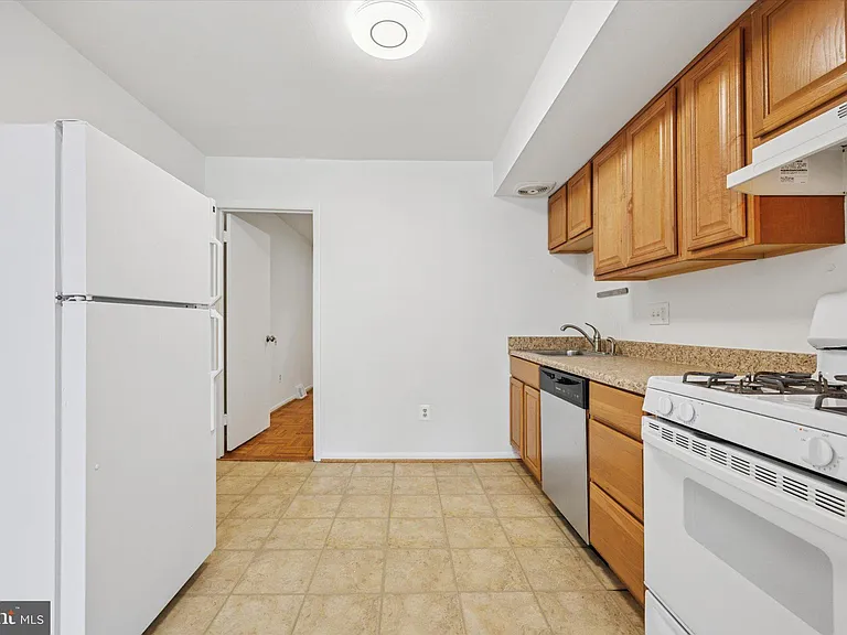 348 Ripka St #2 — Photo 5