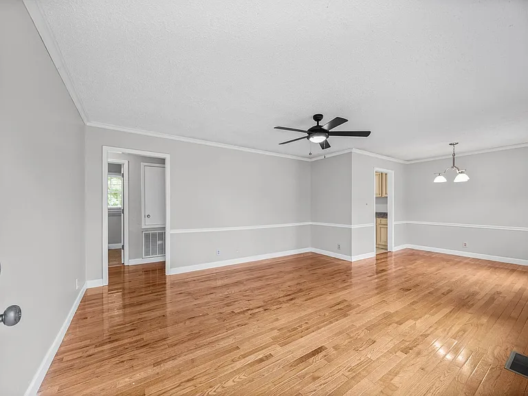 541 Donna Dr — Photo 5