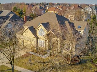 2215 Comstock Ln, Naperville, IL 60564