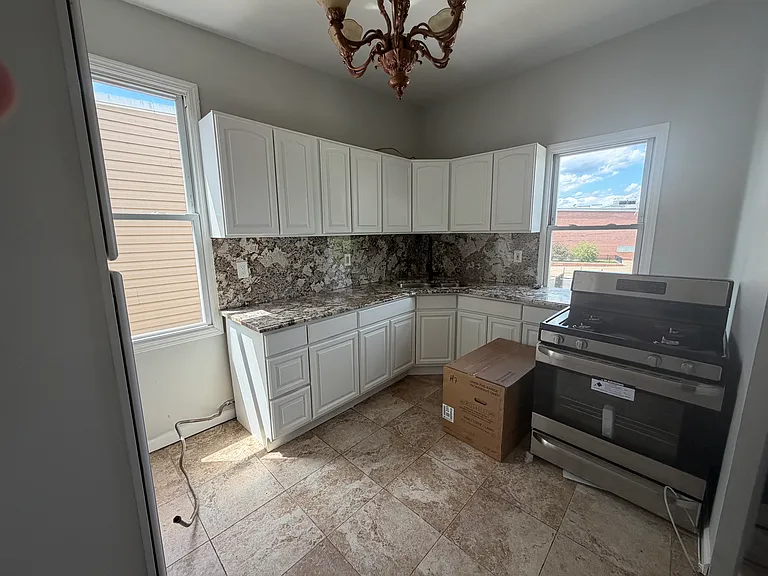 212 Beacon Ave #3 — Photo 10