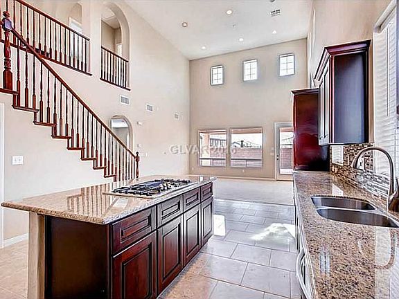 3rd image of 11757 Bradford Commons Dr