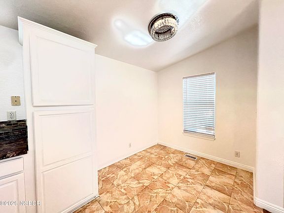 4th image of 449 W Tefft St Space 17