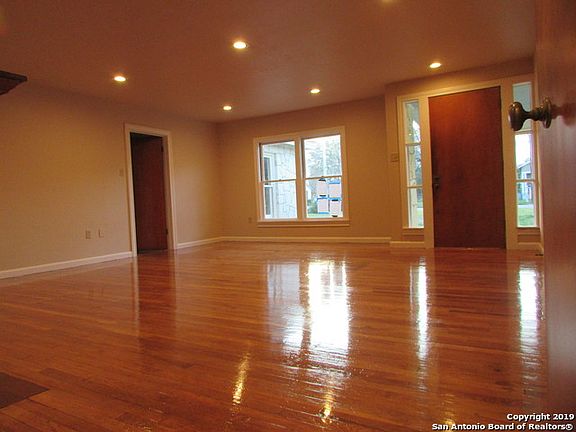 3rd image of 209 S Erkel Ave