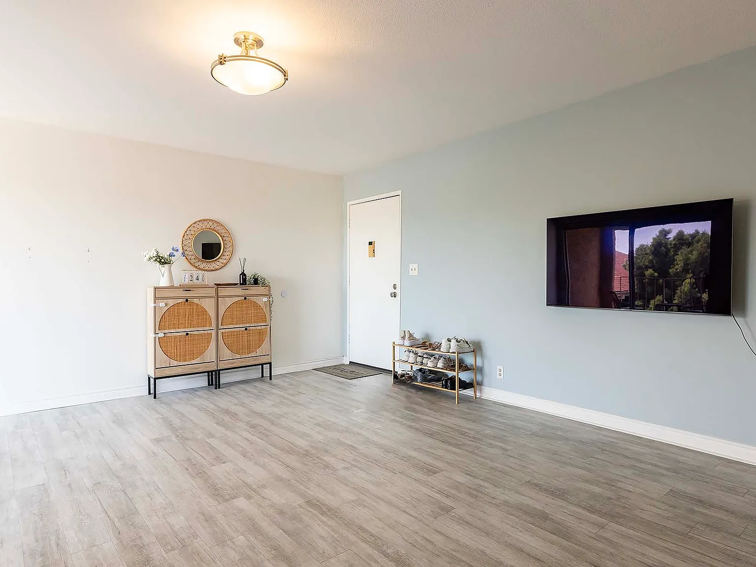 2 bed, 934 sqft, $2,750 — Photo 2