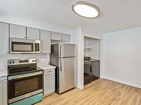 4th image of 728 Baker St #2B-1Ba