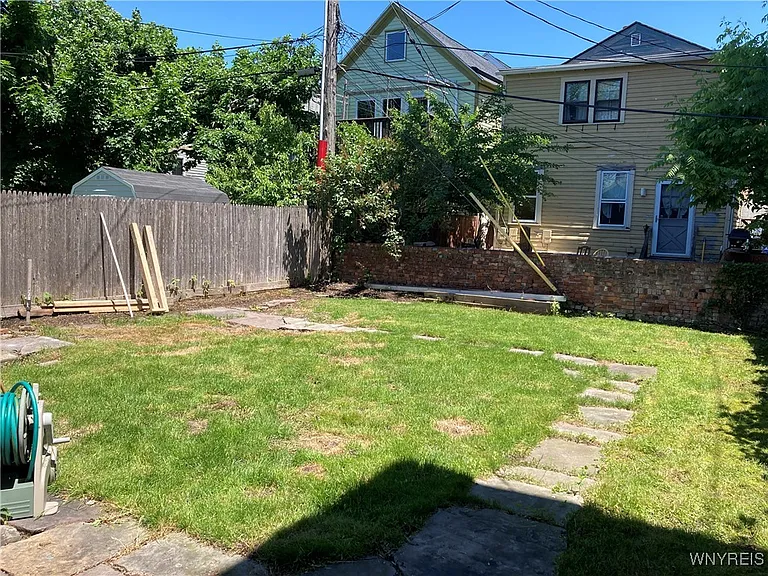 21 College St — Photo 20
