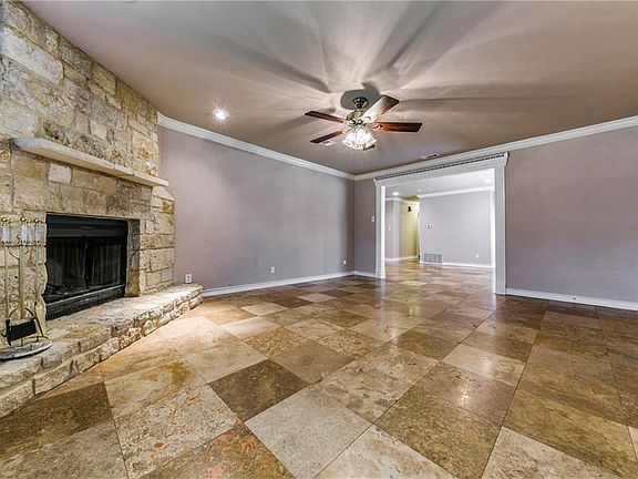 2nd image of 1313 Crestview Dr
