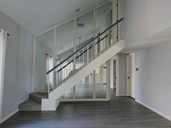 3rd image of 1450 S Webb Rd APT 422