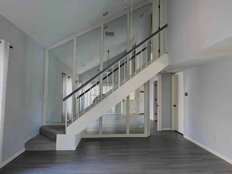1450 S Webb Rd #422 — Photo 3