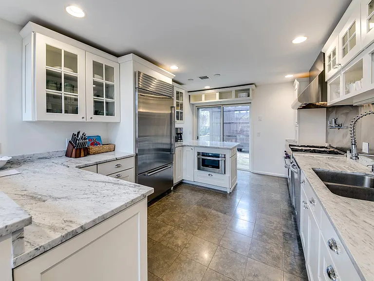 6 Martindale Ct — Photo 7