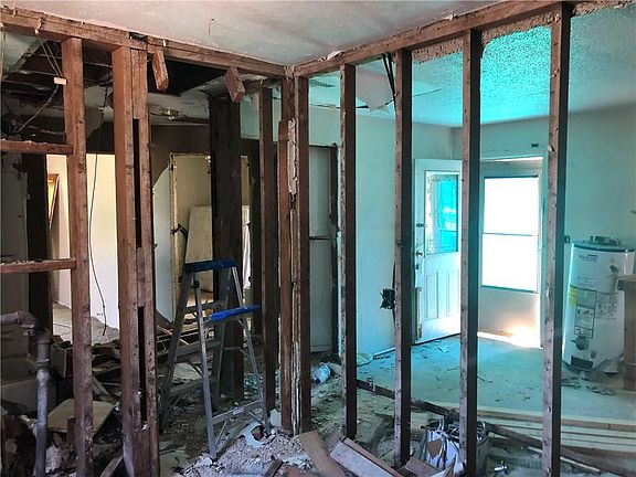 5th image of 3001 SW 27th St