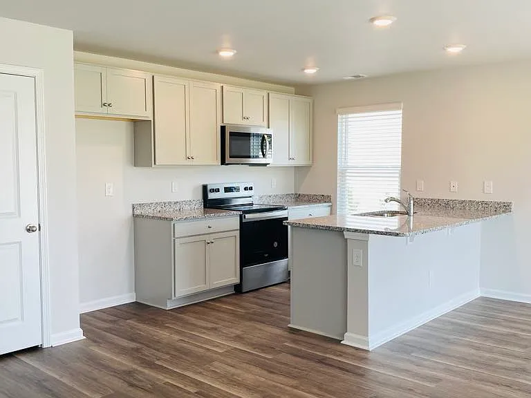 3157 Lobelia Ln — Photo 7