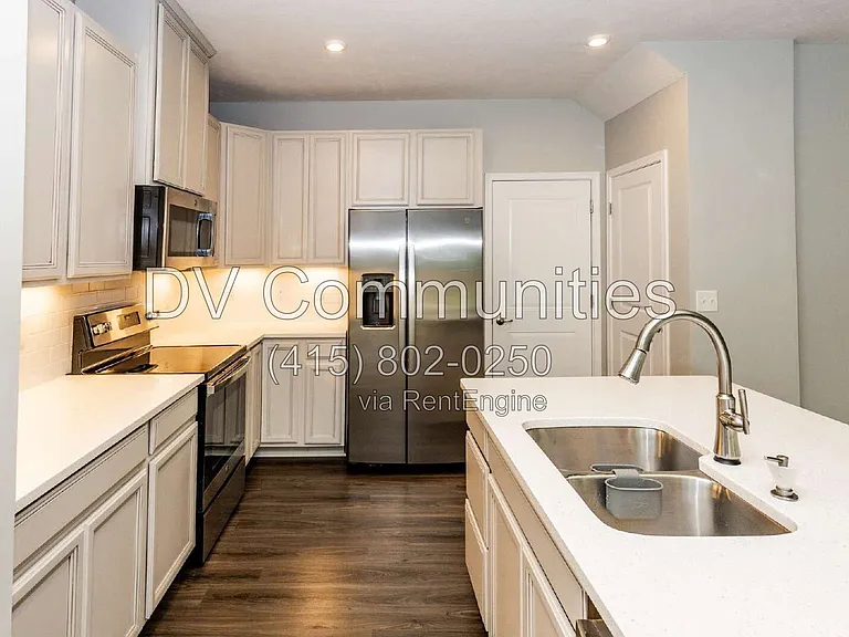 7226 Hillsview Dr — Photo 8
