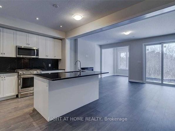 42 Pelican Ln, Hamilton, ON L8K 0A4