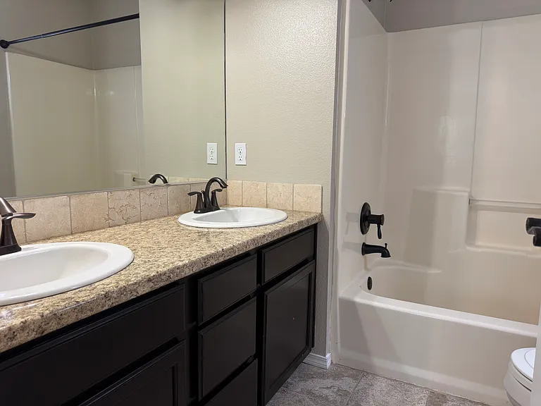 2450 NW 15th Cir — Photo 33