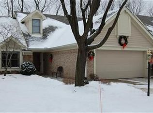 6640 Golf Green Dr, Centerville, OH 45459