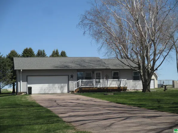 2421 Park St, Sheldon, IA 51201