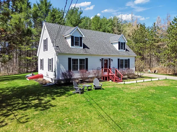 10 Peck Drive, Newport, ME 04953