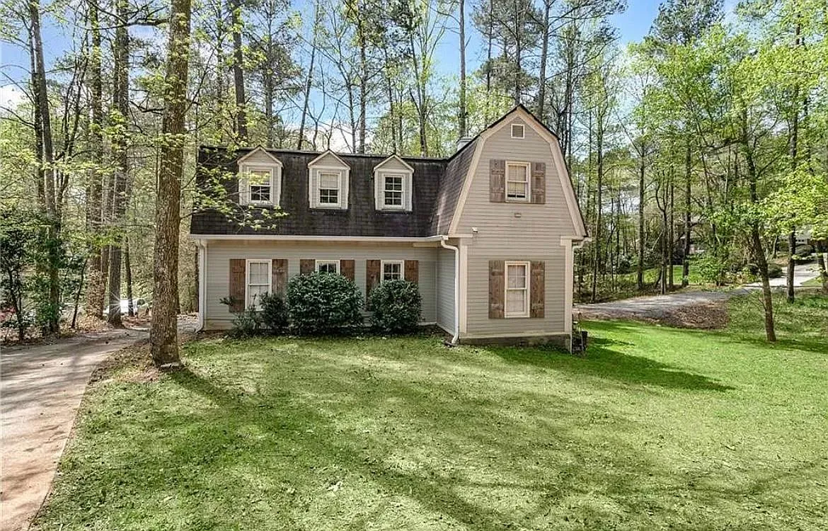 Waverly Hall Cir, Roswell — Photo 1
