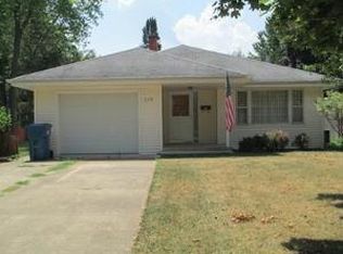 579 E Grant St, Watseka, IL 60970