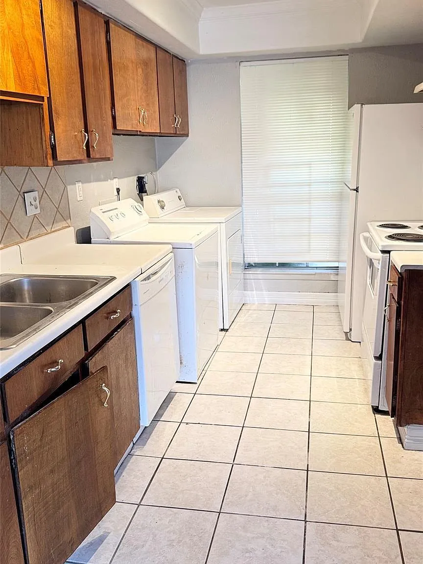 2 bed, 1.5 bath, 1122 sqft, $1,200 — Photo 3