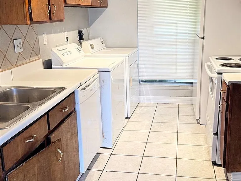 7818 Grove Ridge Dr — Photo 3