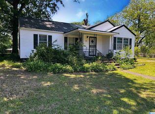 5526 Saks Rd, Anniston, AL 36206