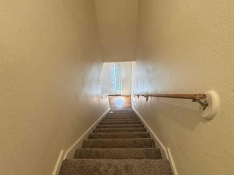 391 Brookview Dr — Photo 7