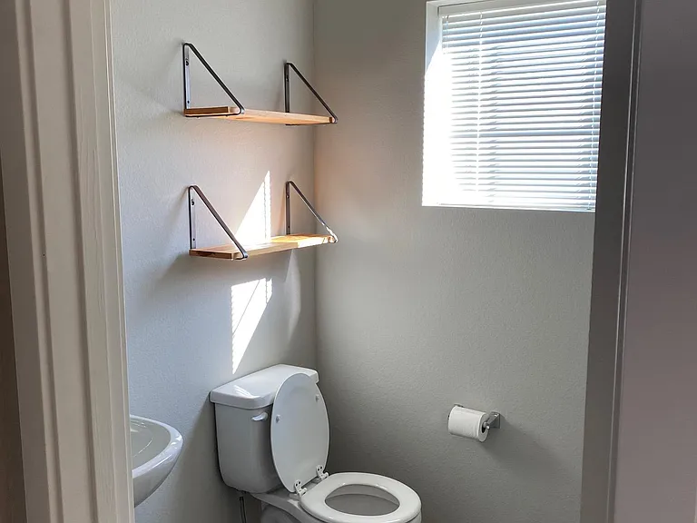2102 Lager St — Photo 9