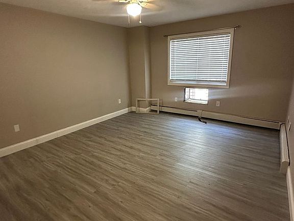4th image of 283-435 Oaklawn Ave Unit 114