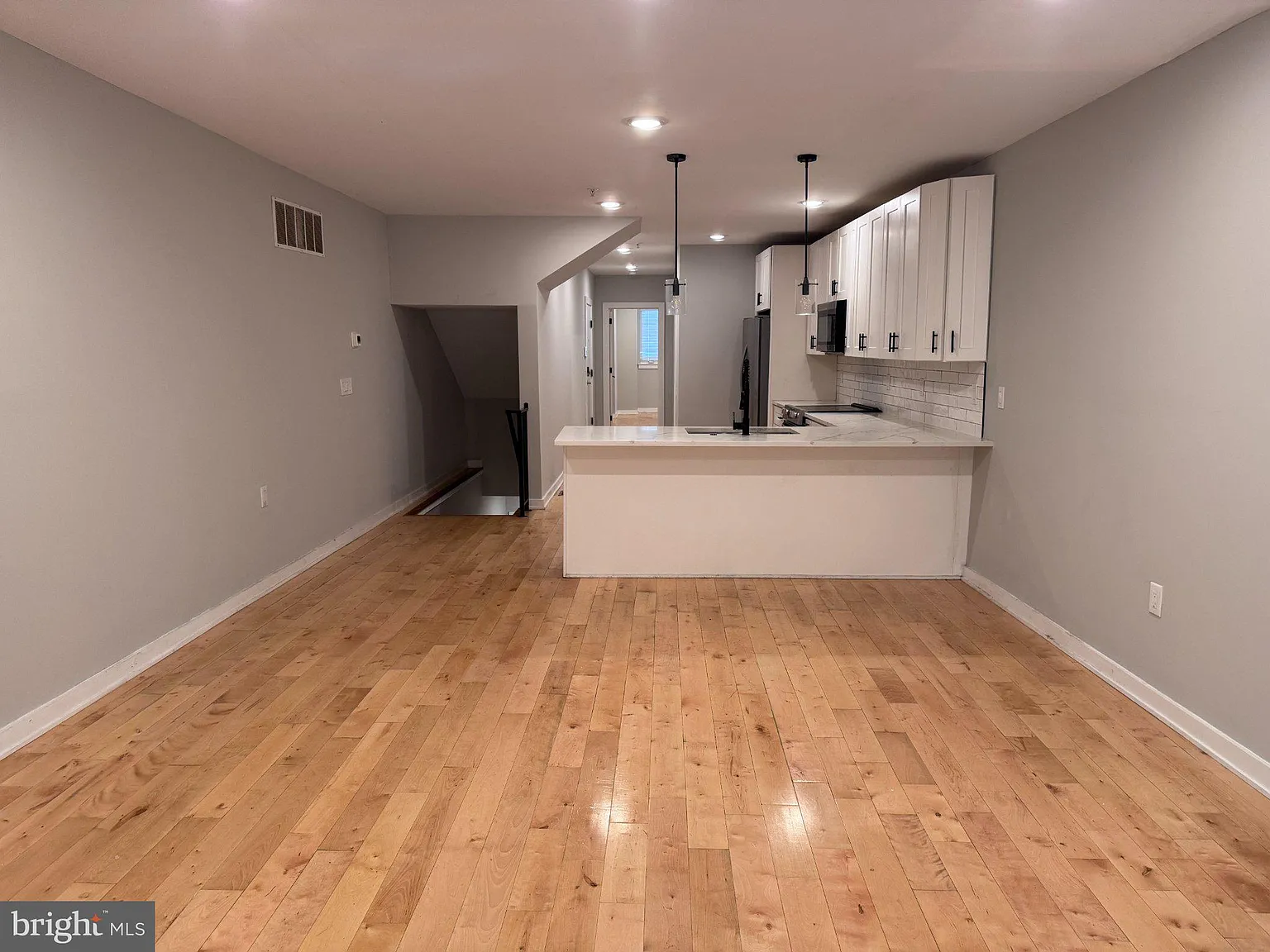 3 bed, 3.0 bath, 1613 sqft, $2,195 — Photo 3