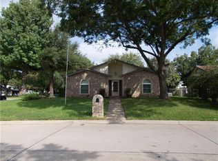 818 Hummingbird Ln, Mansfield, TX 76063