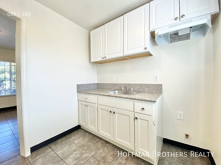 11425 S Figueroa St #15 — Photo 2