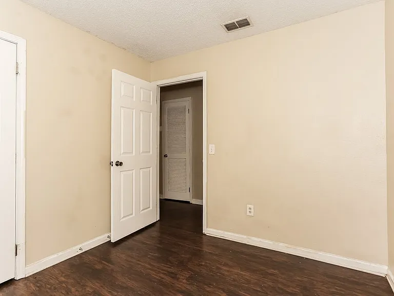 2409 McQuade St — Photo 11