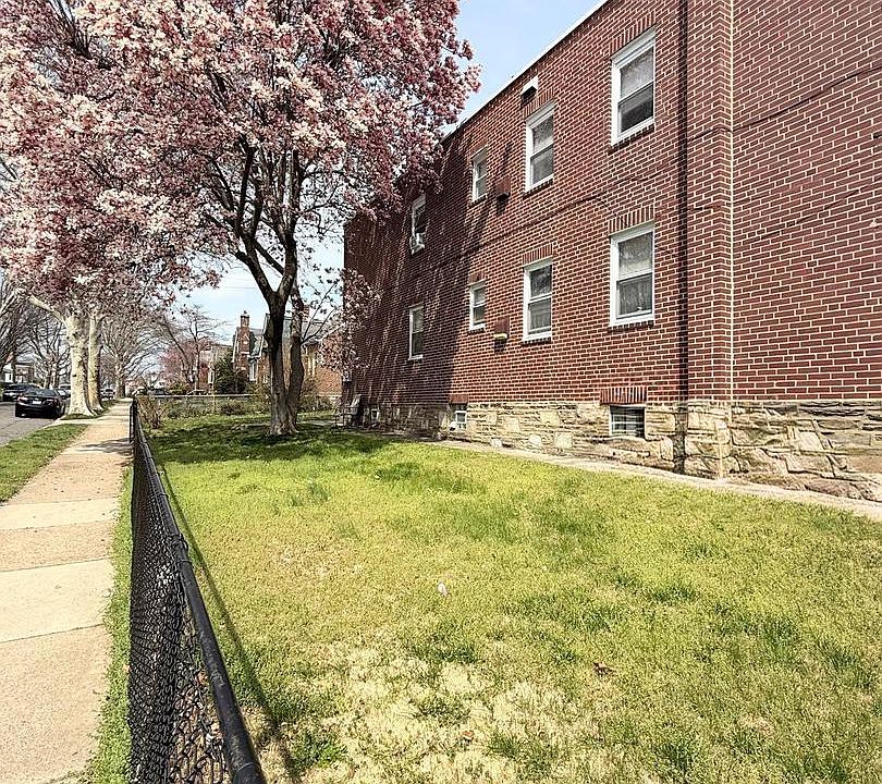 2nd image of 7916 Loretto Ave