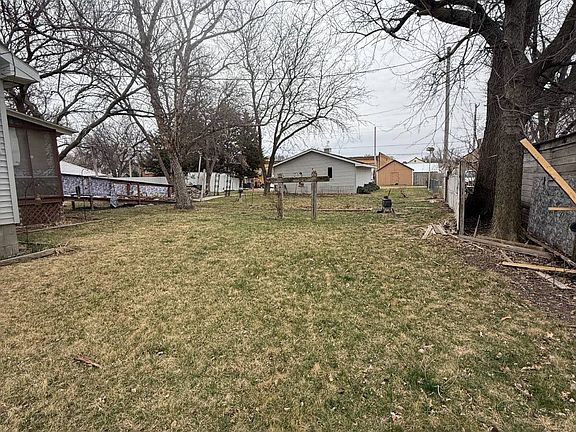 5th image of 119 W Clay St