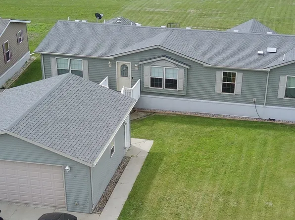 711 Aster Loop, Minot, ND 58701
