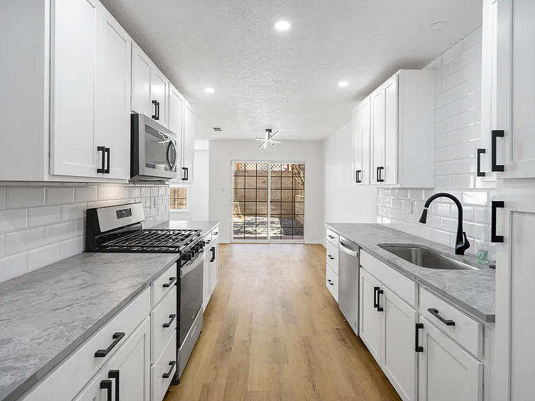 4916 Sereno Dr NE — Photo 1