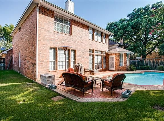 3rd image of 2125 Beechwood Ln