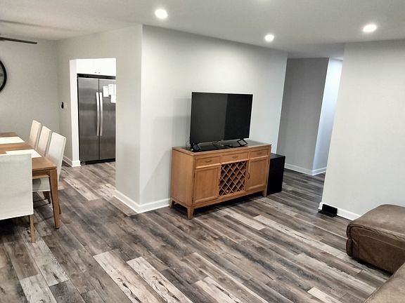 4th image of 14 E Hattendorf Ave APT 6